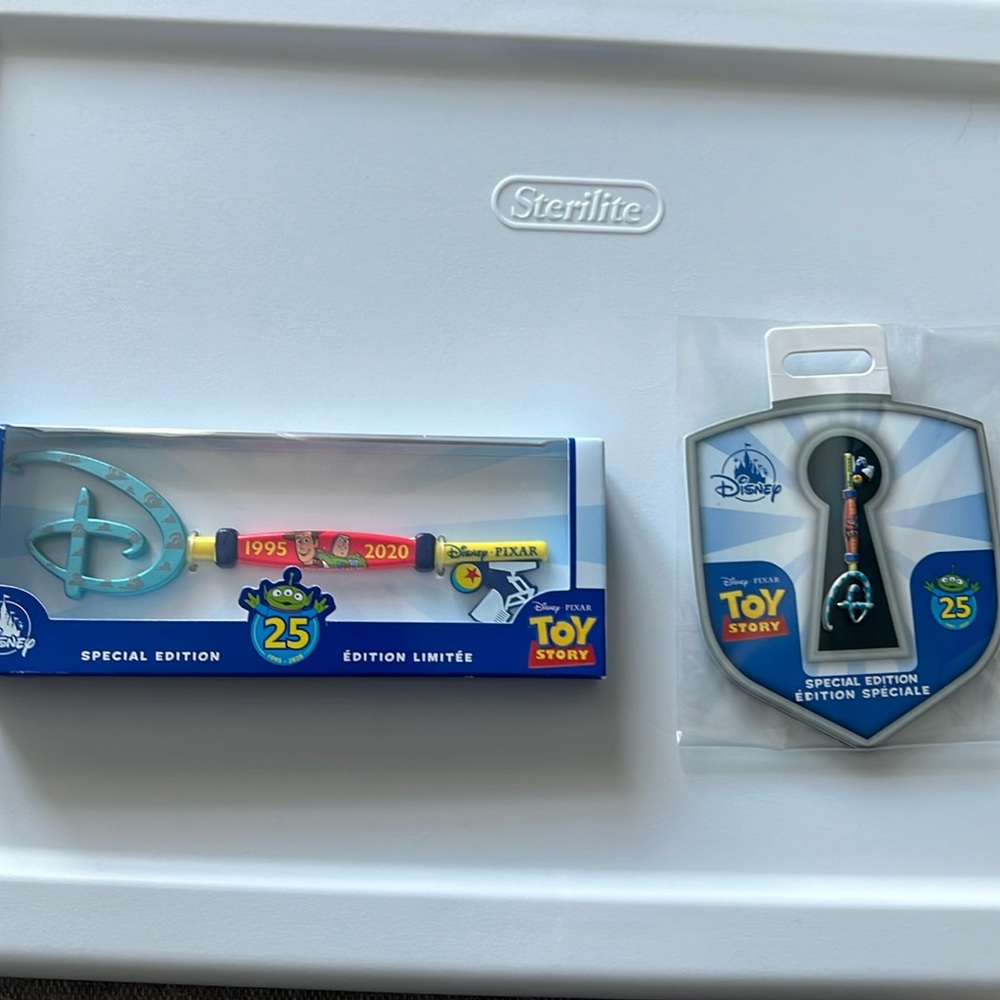 NIP Disney Toy Story Anniversary Key and Matching Pin Set